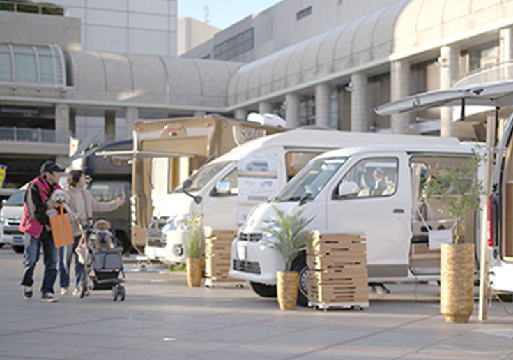 さまざまな加盟店が参加